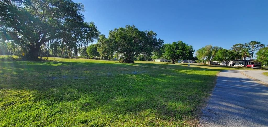 На продажу: $65,000 (0.17 acres)