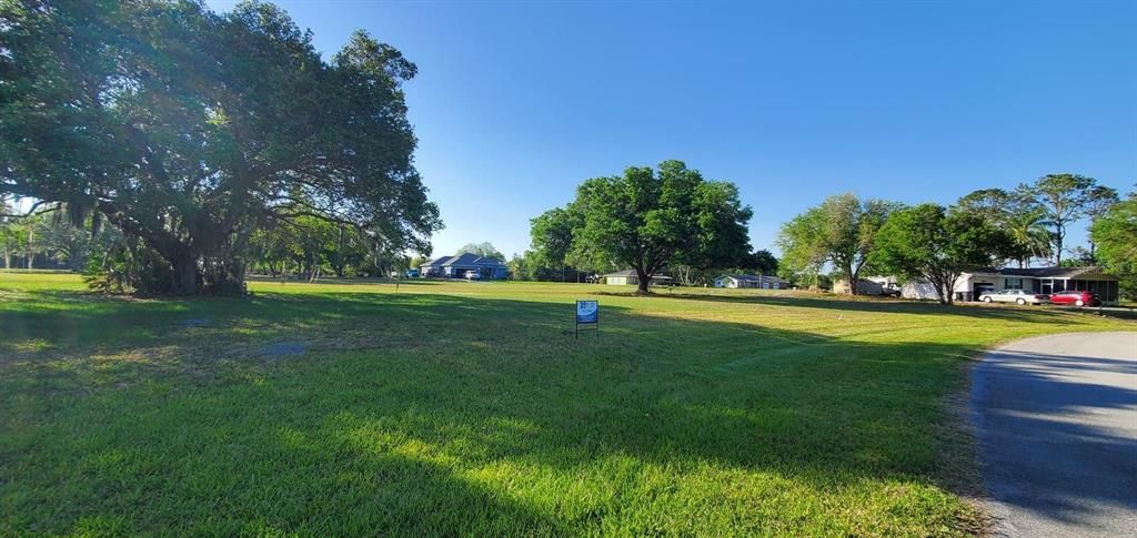 На продажу: $65,000 (0.17 acres)