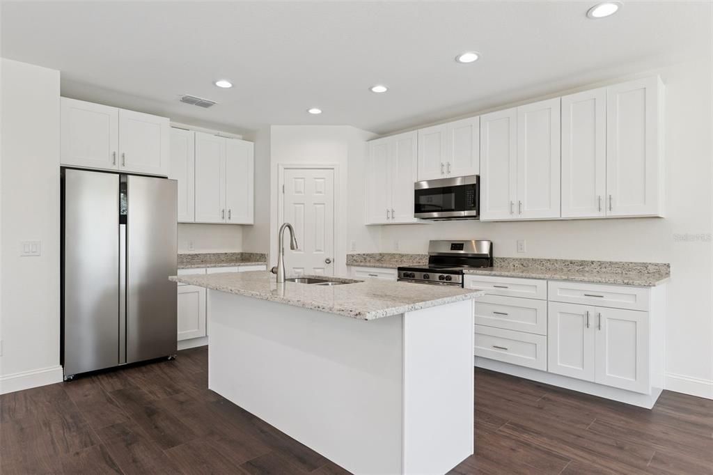 For Sale: $565,000 (6 beds, 0 baths, 3778 Square Feet)