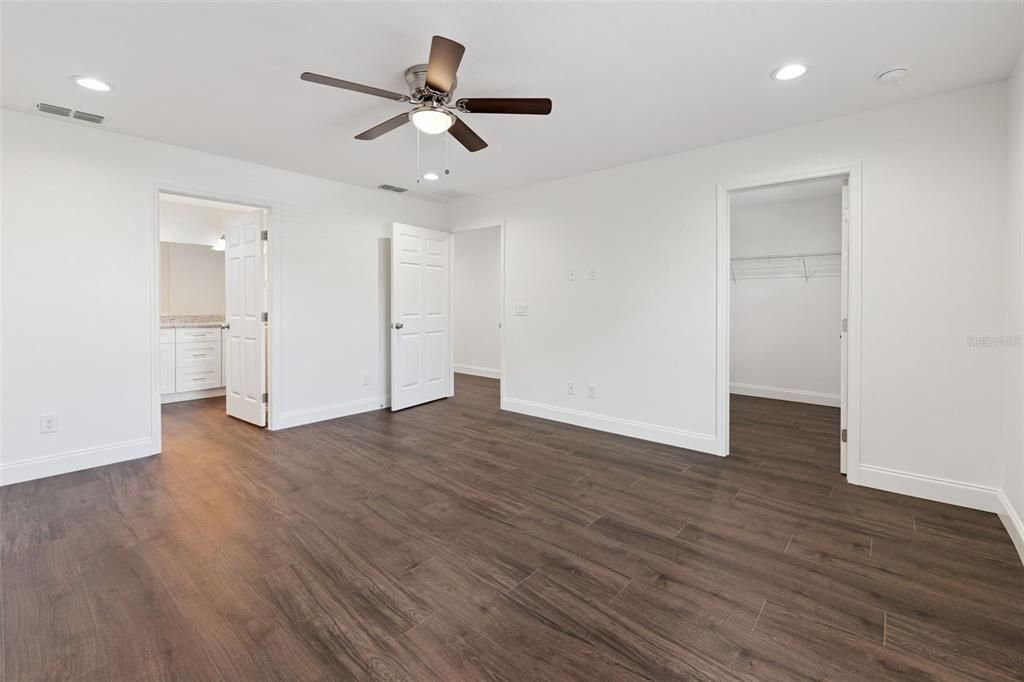 For Sale: $565,000 (6 beds, 0 baths, 3778 Square Feet)