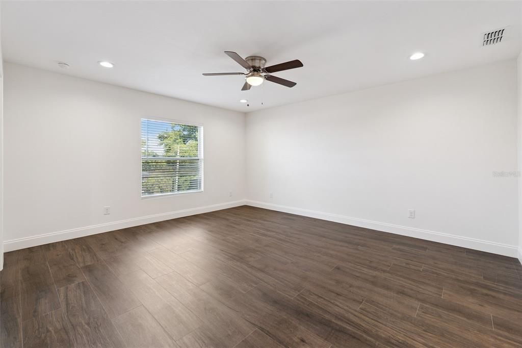 For Sale: $565,000 (6 beds, 0 baths, 3778 Square Feet)