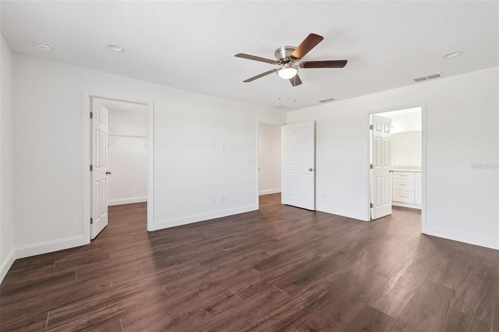 For Sale: $565,000 (6 beds, 0 baths, 3778 Square Feet)