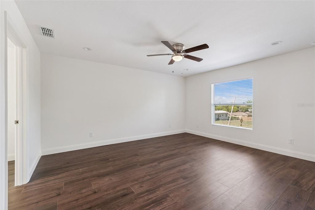 For Sale: $565,000 (6 beds, 0 baths, 3778 Square Feet)