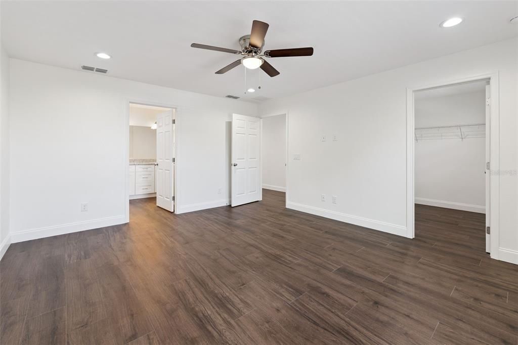 For Sale: $565,000 (6 beds, 0 baths, 3778 Square Feet)