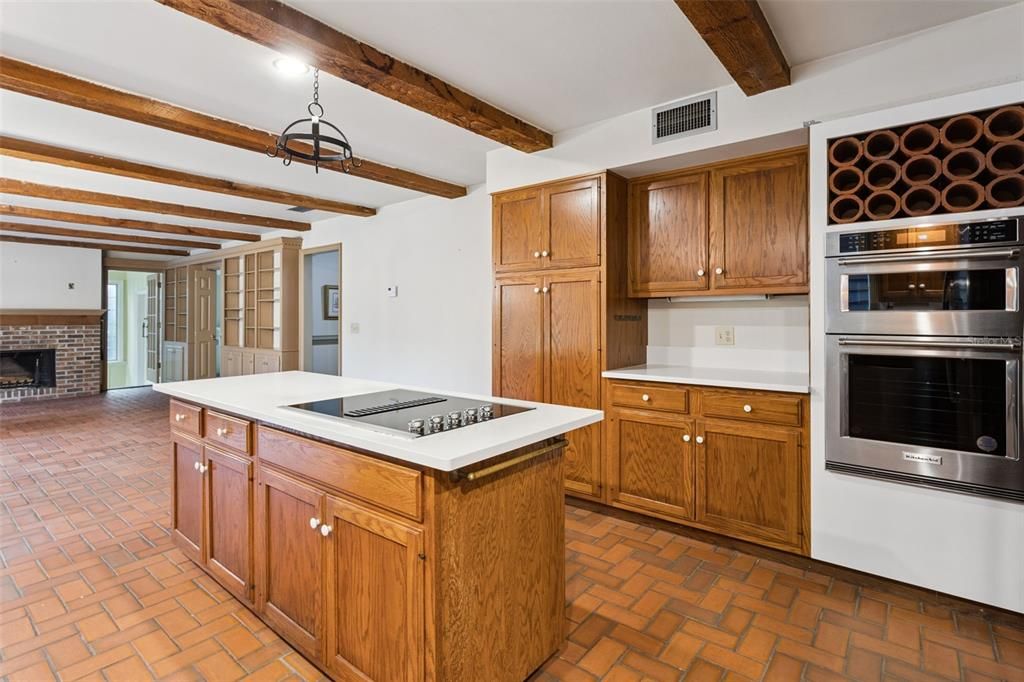 Activo con contrato: $5,900,000 (5 camas, 3 baños, 3680 Pies cuadrados)