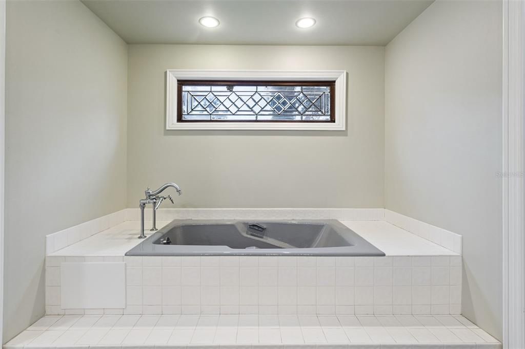 Activo con contrato: $5,900,000 (5 camas, 3 baños, 3680 Pies cuadrados)