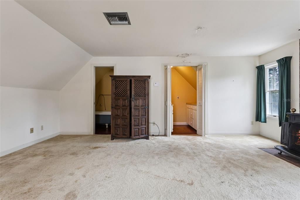 Activo con contrato: $5,900,000 (5 camas, 3 baños, 3680 Pies cuadrados)