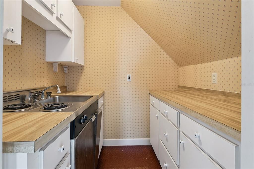 Activo con contrato: $5,900,000 (5 camas, 3 baños, 3680 Pies cuadrados)