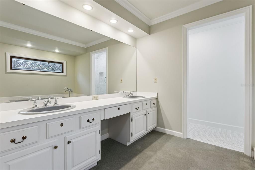 Activo con contrato: $5,900,000 (5 camas, 3 baños, 3680 Pies cuadrados)