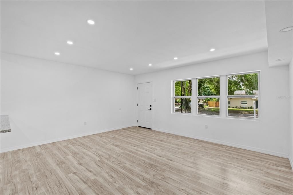В аренду: $2,200 (3 спален, 1 ванн, 1189 Квадратных фут)