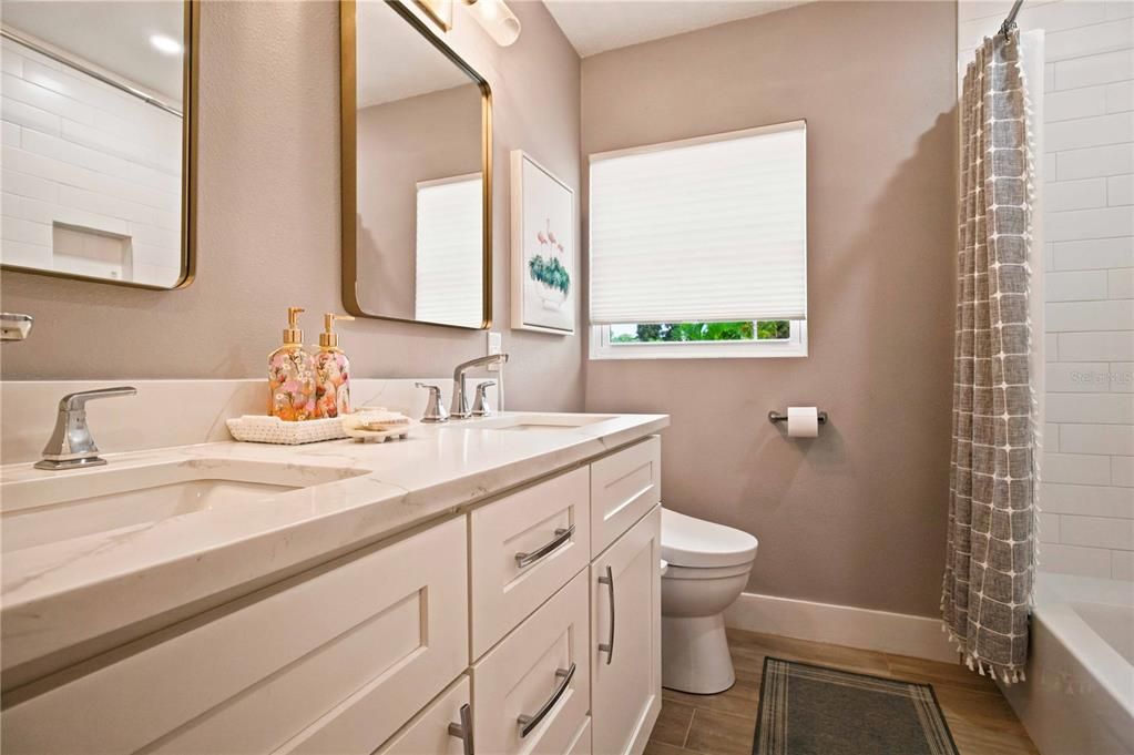 En Venta: $1,295,000 (4 camas, 3 baños, 2360 Pies cuadrados)