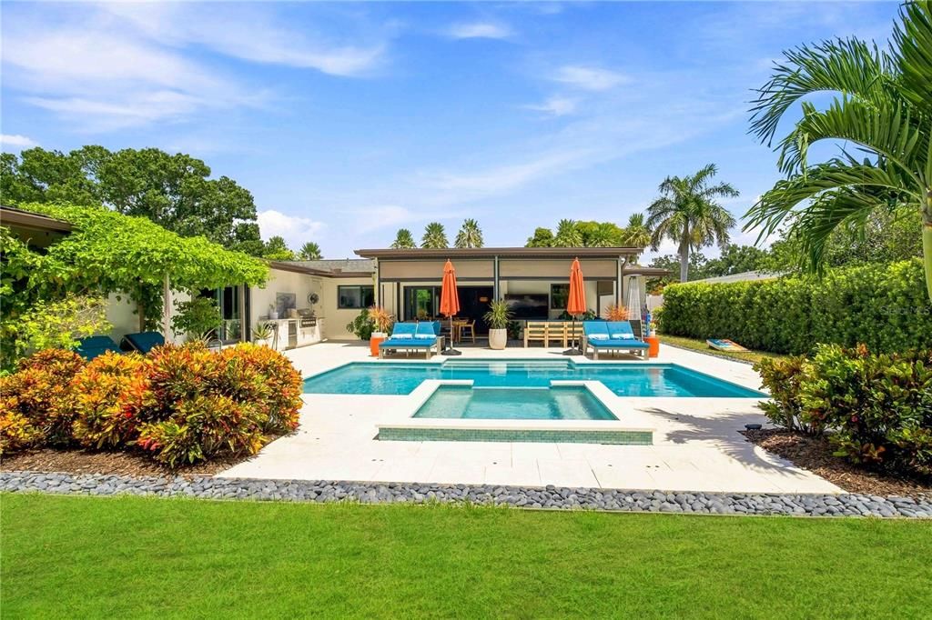 En Venta: $1,295,000 (4 camas, 3 baños, 2360 Pies cuadrados)