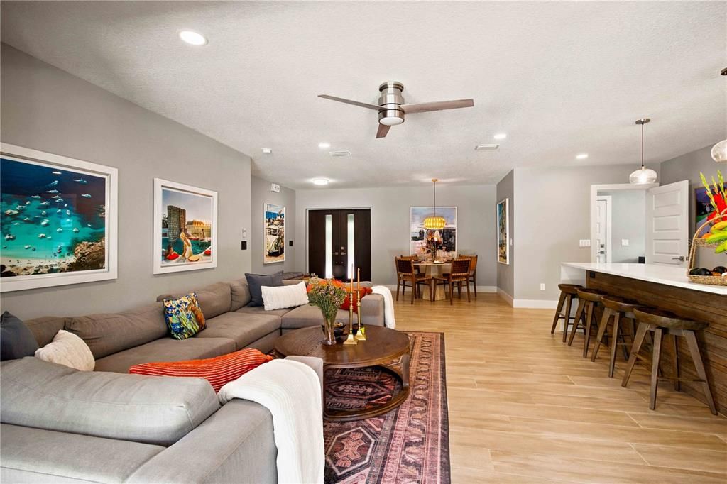 En Venta: $1,295,000 (4 camas, 3 baños, 2360 Pies cuadrados)