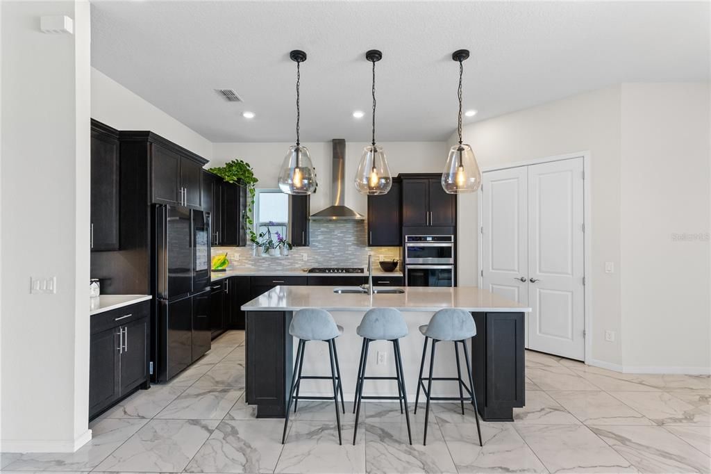 For Sale: $899,900 (5 beds, 3 baths, 2951 Square Feet)