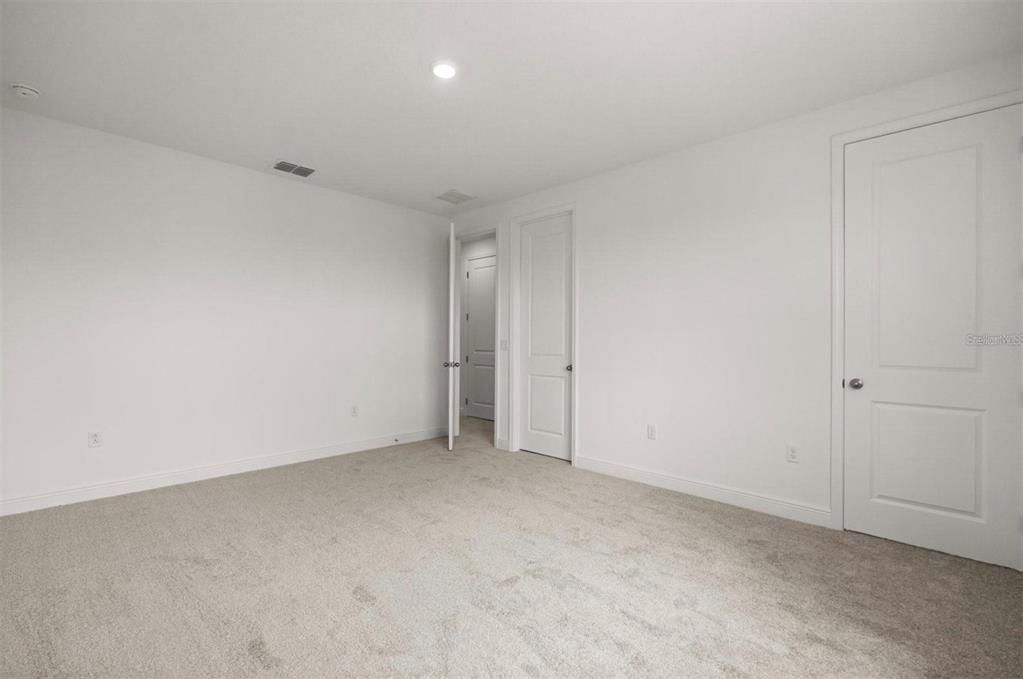 For Rent: $4,800 (5 beds, 3 baths, 3092 Square Feet)