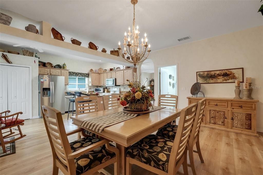 待售: $321,900 (3 贝兹, 2 浴室, 1735 平方英尺)