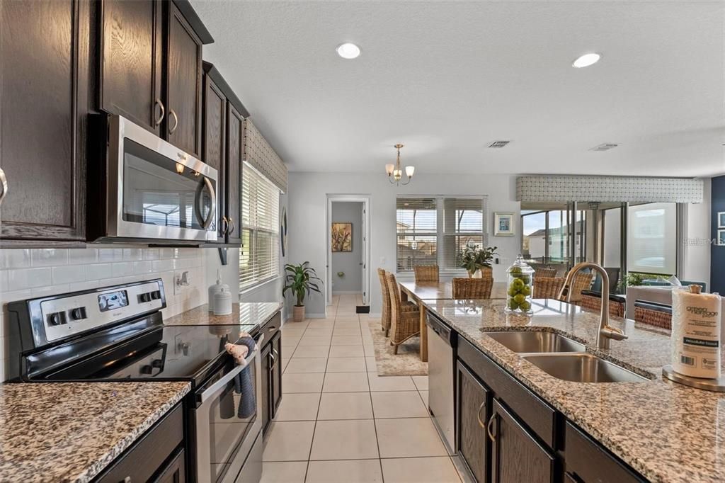 En Venta: $508,999 (4 camas, 3 baños, 2488 Pies cuadrados)
