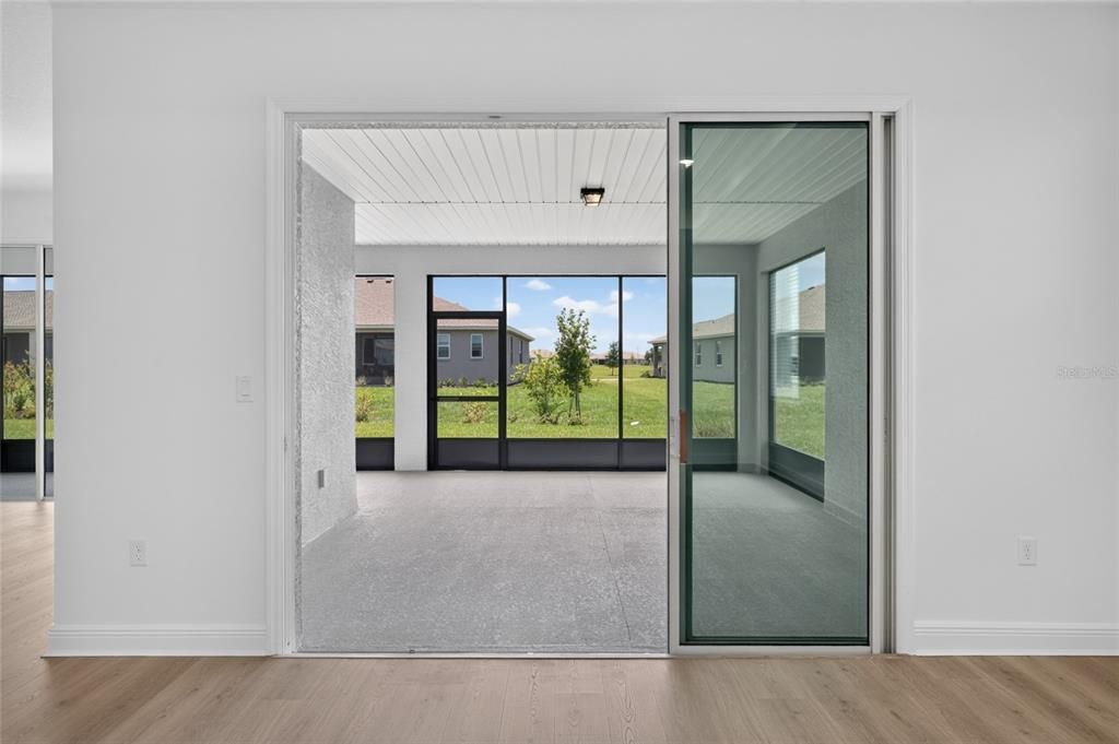 En Venta: $550,630 (3 camas, 3 baños, 2211 Pies cuadrados)