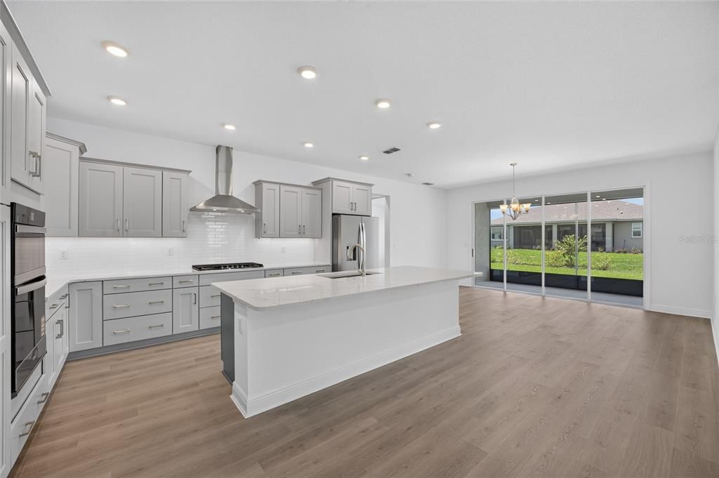 En Venta: $550,630 (3 camas, 3 baños, 2211 Pies cuadrados)