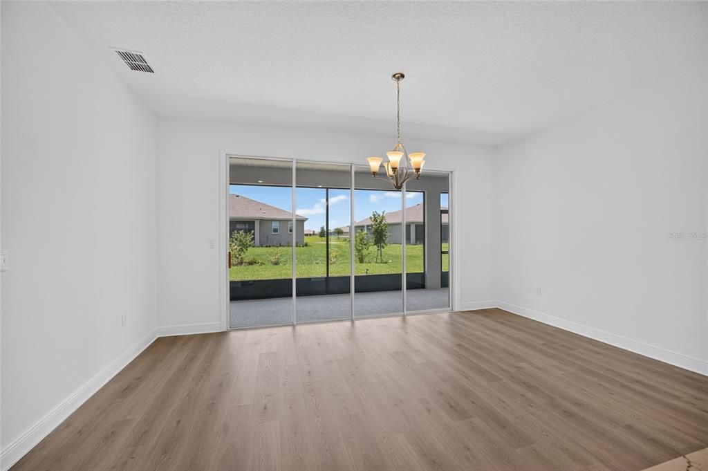 En Venta: $550,630 (3 camas, 3 baños, 2211 Pies cuadrados)