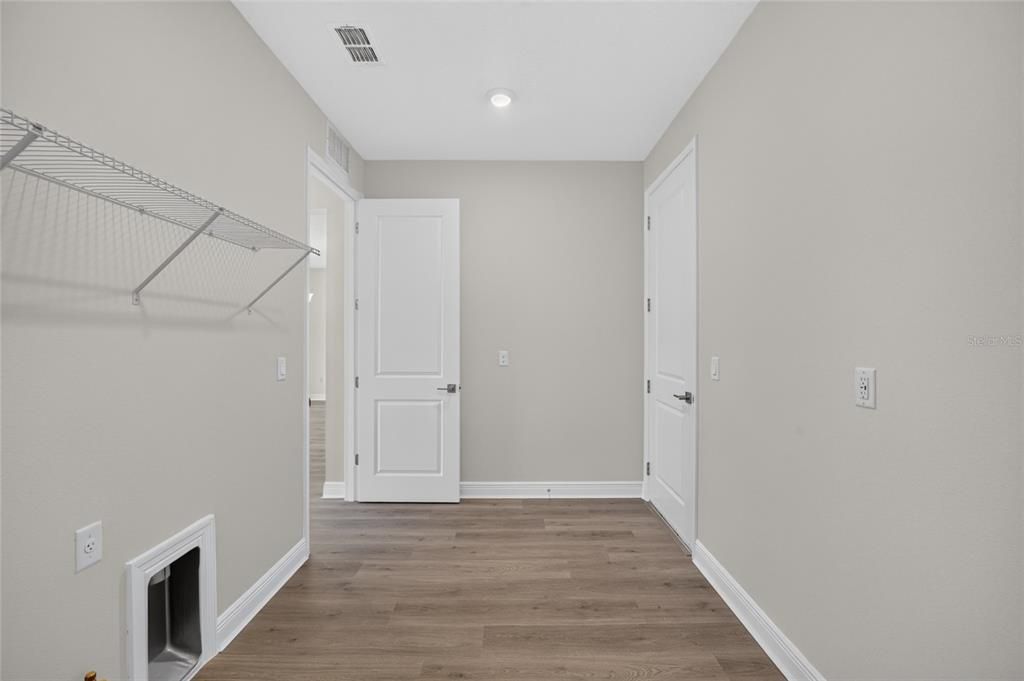 En Venta: $550,630 (3 camas, 3 baños, 2211 Pies cuadrados)