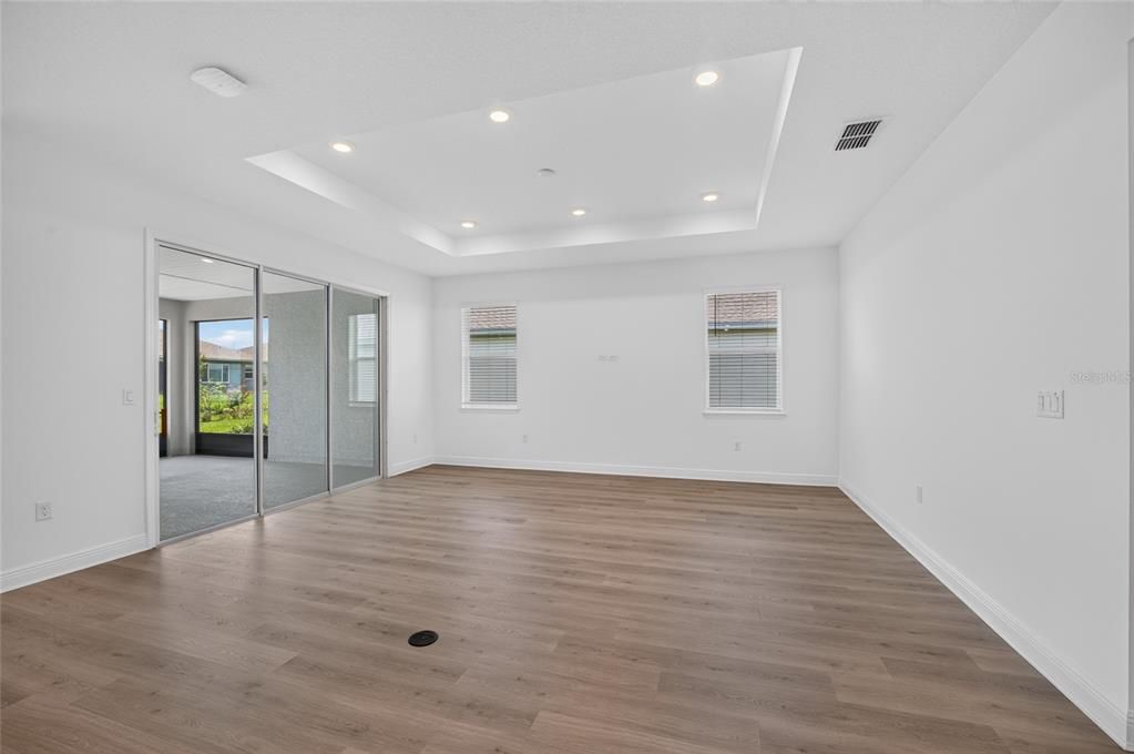 En Venta: $550,630 (3 camas, 3 baños, 2211 Pies cuadrados)
