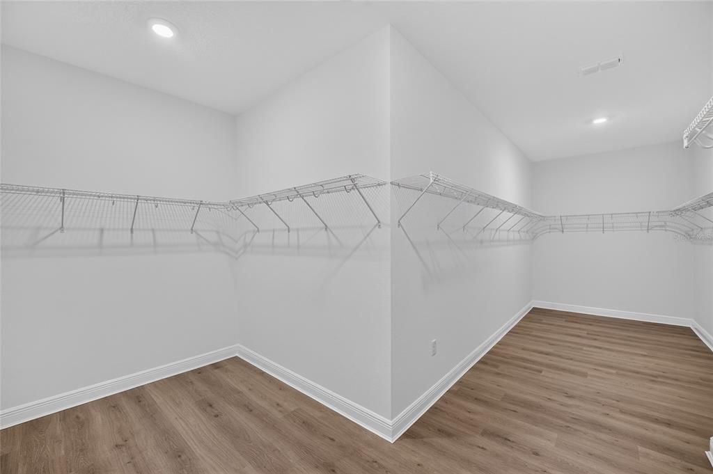 En Venta: $550,630 (3 camas, 3 baños, 2211 Pies cuadrados)