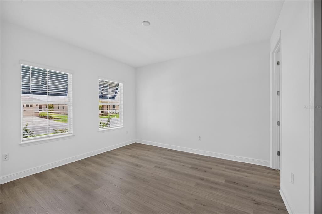 En Venta: $550,630 (3 camas, 3 baños, 2211 Pies cuadrados)