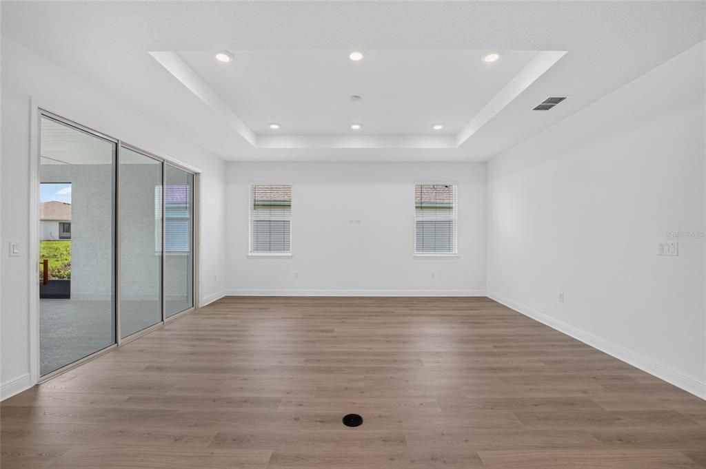 En Venta: $550,630 (3 camas, 3 baños, 2211 Pies cuadrados)
