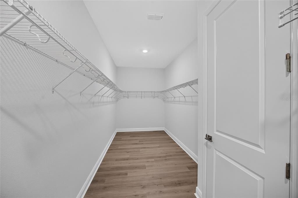 En Venta: $550,630 (3 camas, 3 baños, 2211 Pies cuadrados)