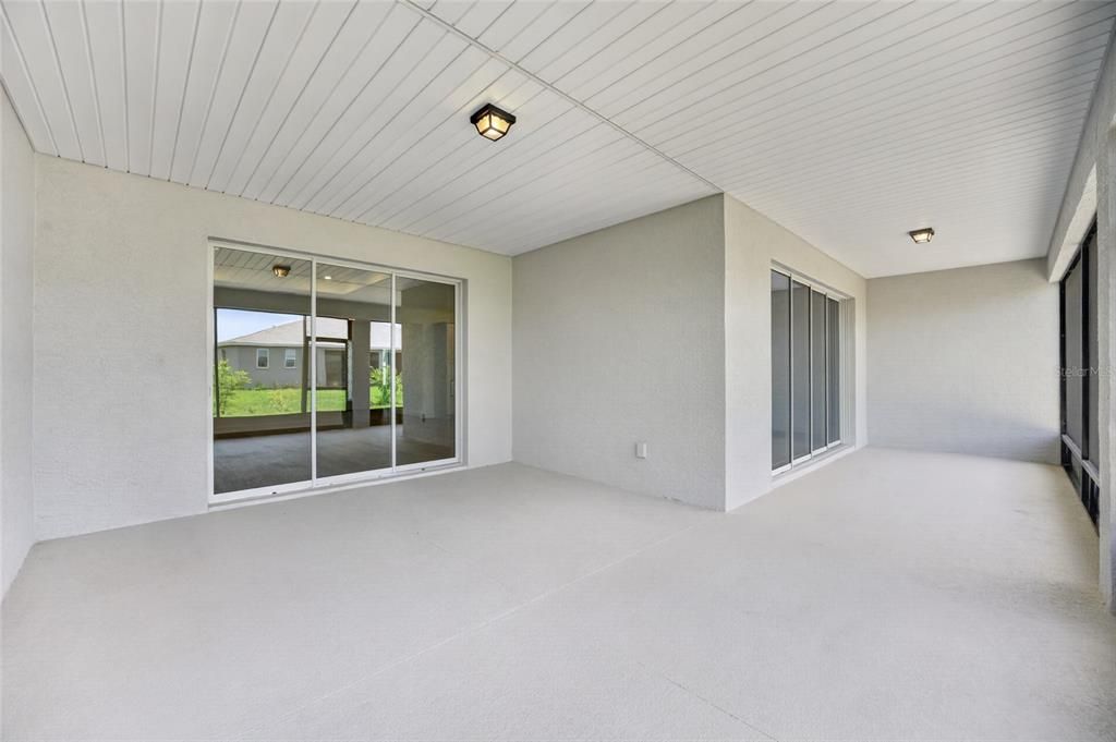En Venta: $550,630 (3 camas, 3 baños, 2211 Pies cuadrados)