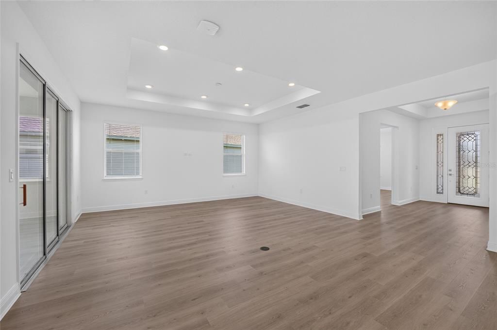 En Venta: $550,630 (3 camas, 3 baños, 2211 Pies cuadrados)