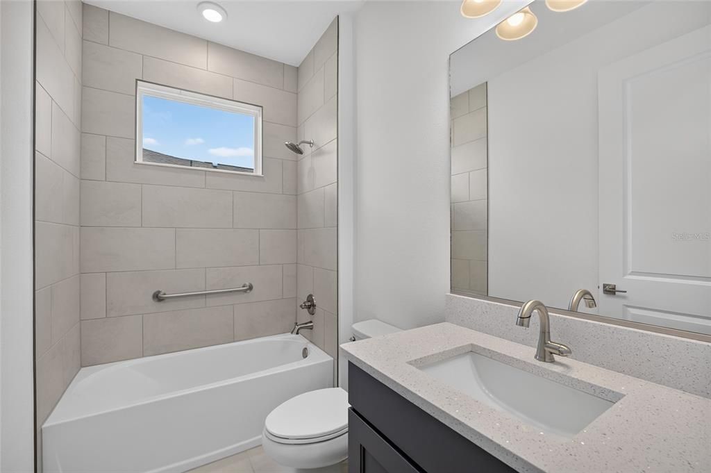 En Venta: $550,630 (3 camas, 3 baños, 2211 Pies cuadrados)