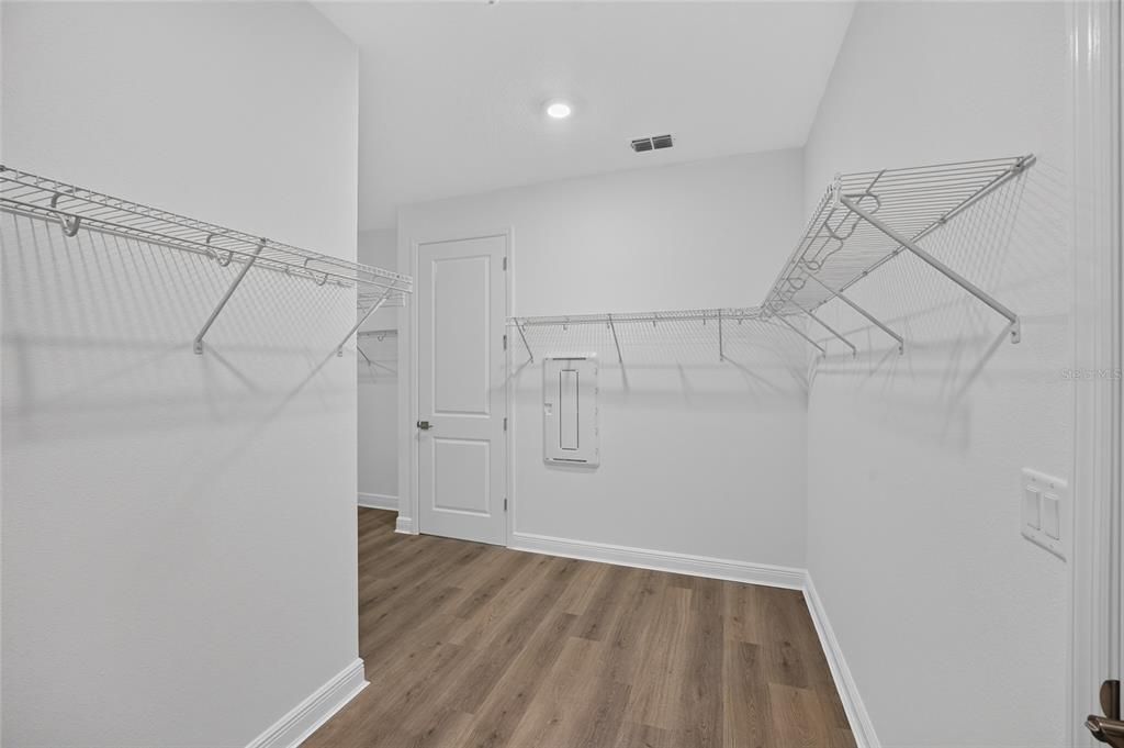 En Venta: $550,630 (3 camas, 3 baños, 2211 Pies cuadrados)