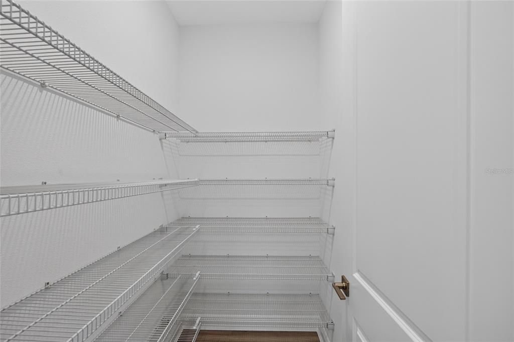 En Venta: $550,630 (3 camas, 3 baños, 2211 Pies cuadrados)