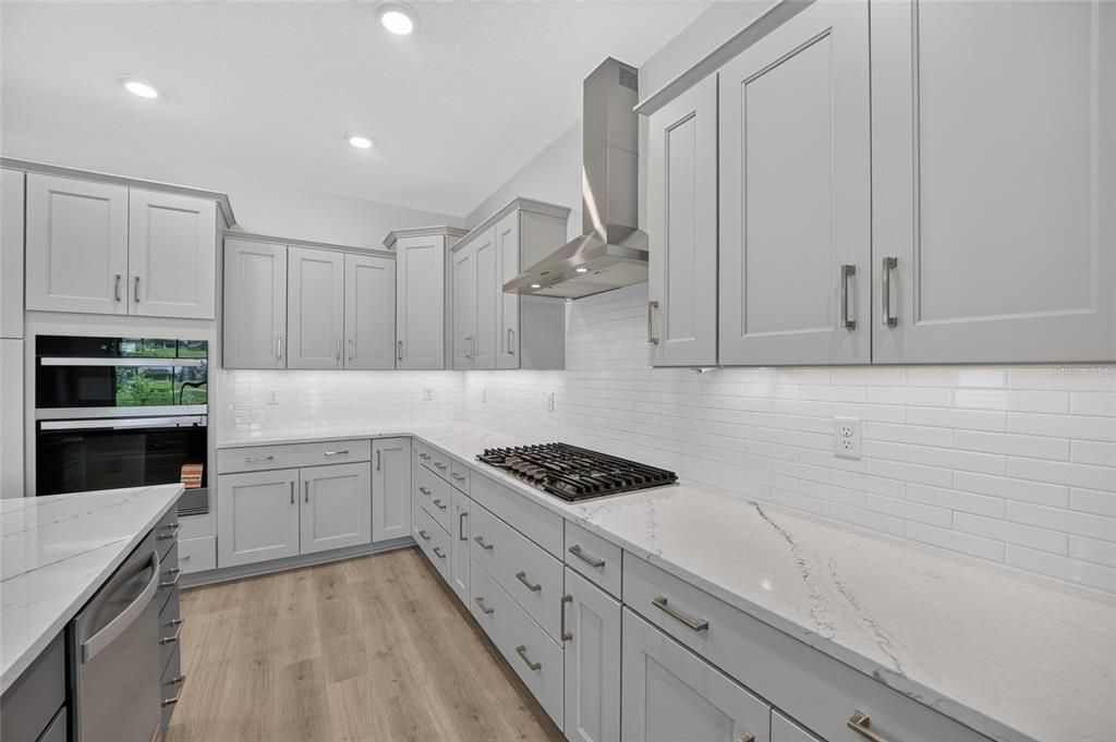 En Venta: $550,630 (3 camas, 3 baños, 2211 Pies cuadrados)
