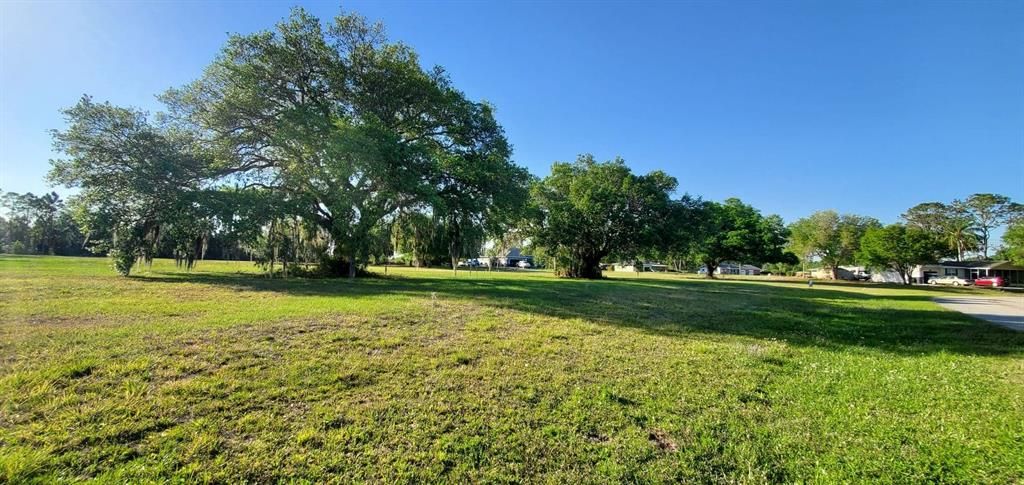 На продажу: $65,000 (0.16 acres)