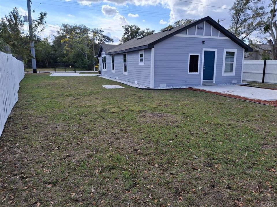 For Rent: $1,700 (3 beds, 1 baths, 1152 Square Feet)