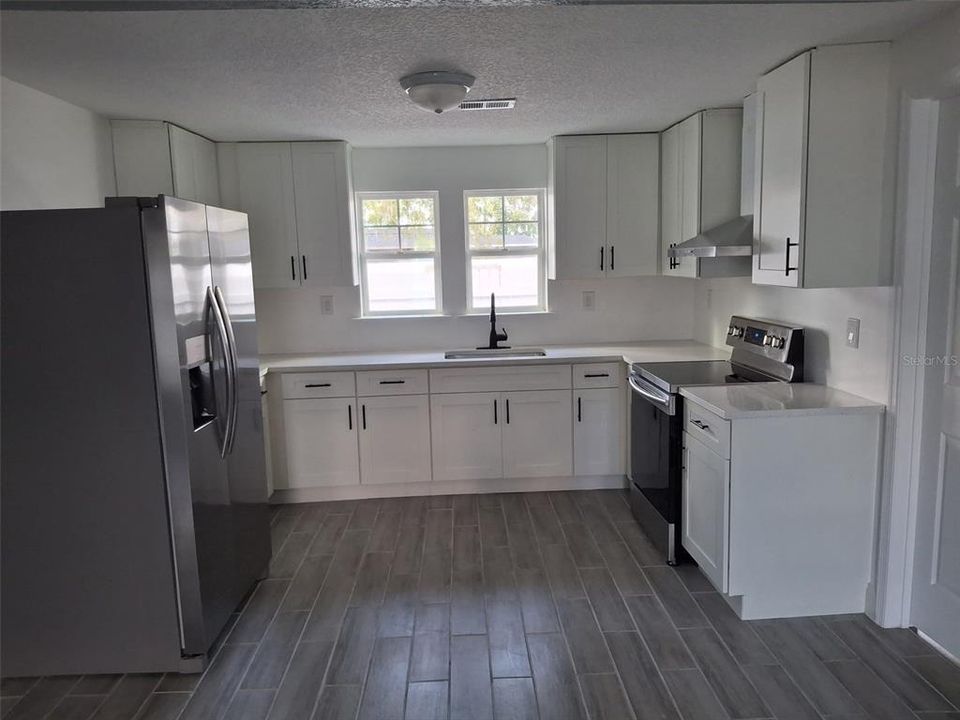 For Rent: $1,700 (3 beds, 1 baths, 1152 Square Feet)