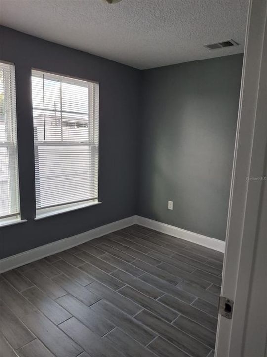 For Rent: $1,700 (3 beds, 1 baths, 1152 Square Feet)
