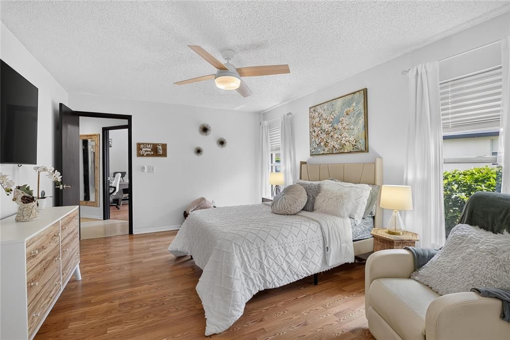 En Venta: $450,000 (4 camas, 3 baños, 2186 Pies cuadrados)