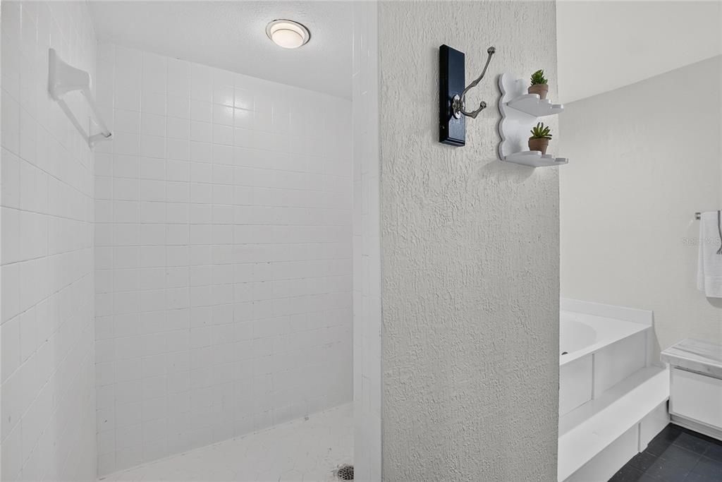En Venta: $450,000 (4 camas, 3 baños, 2186 Pies cuadrados)