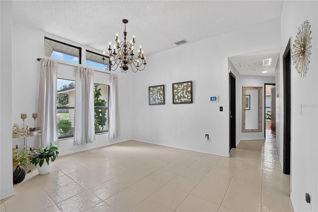 En Venta: $450,000 (4 camas, 3 baños, 2186 Pies cuadrados)