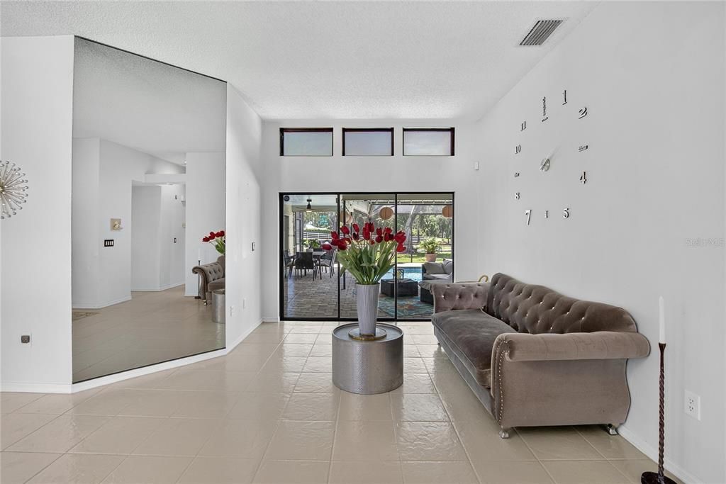 En Venta: $450,000 (4 camas, 3 baños, 2186 Pies cuadrados)