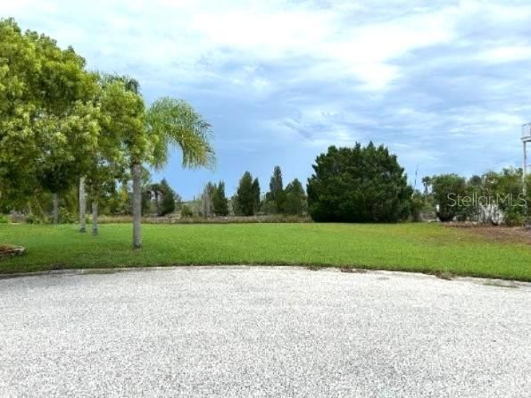 На продажу: $85,000 (0.18 acres)