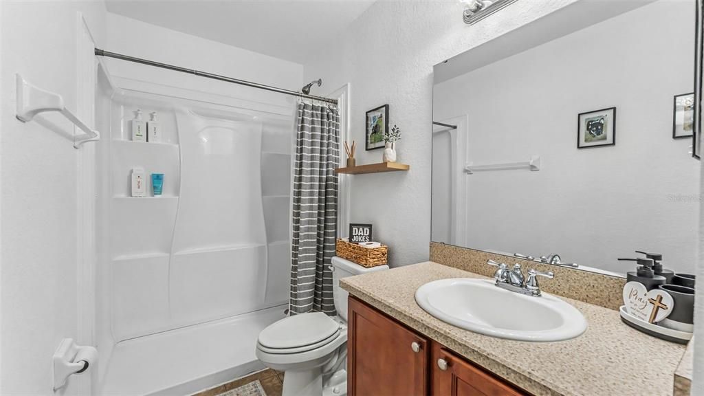 На продажу: $299,999 (3 спален, 2 ванн, 1549 Квадратных фут)