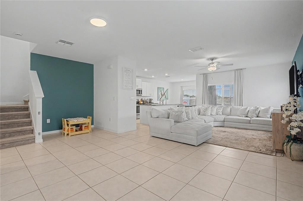 En Venta: $350,000 (4 camas, 2 baños, 2073 Pies cuadrados)