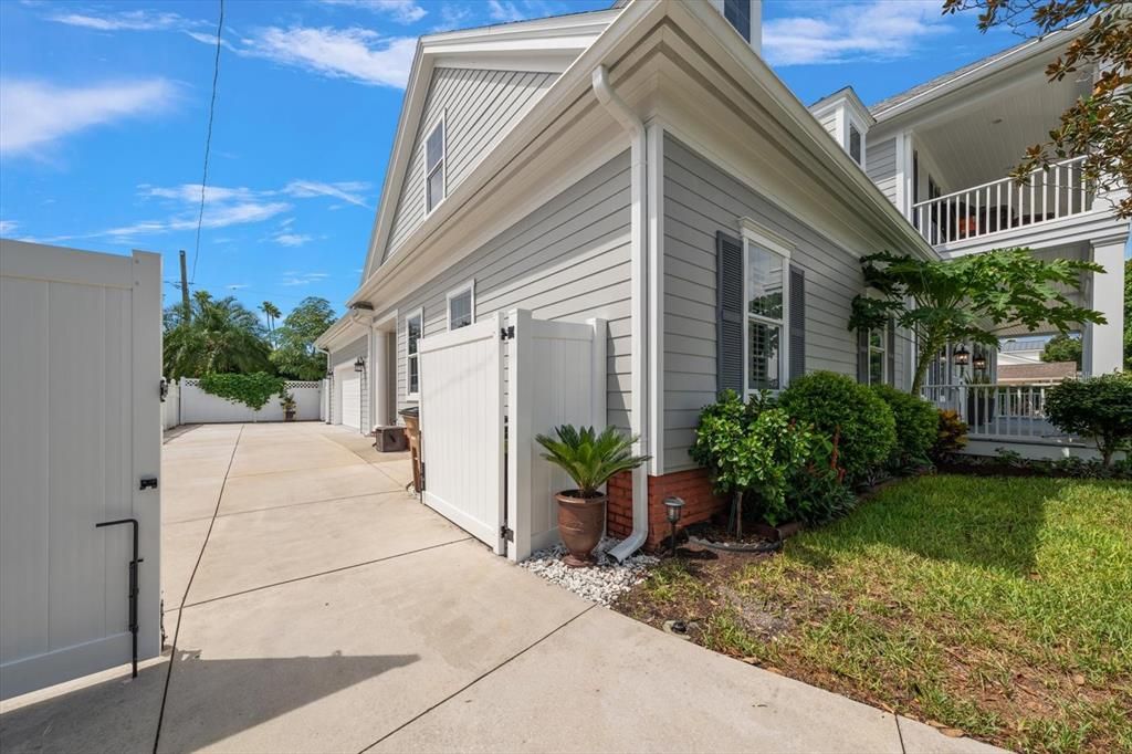 For Sale: $2,999,000 (4 beds, 3 baths, 3590 Square Feet)