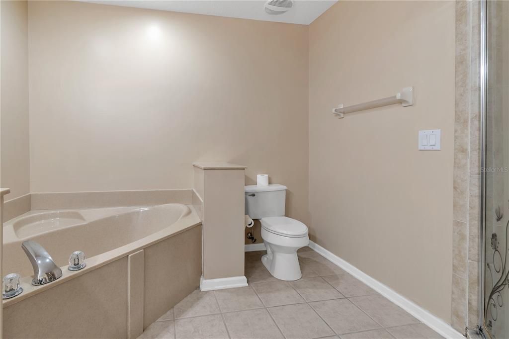 For Rent: $3,000 (3 beds, 2 baths, 1985 Square Feet)