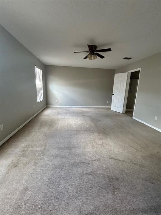 For Rent: $3,800 (5 beds, 3 baths, 3519 Square Feet)